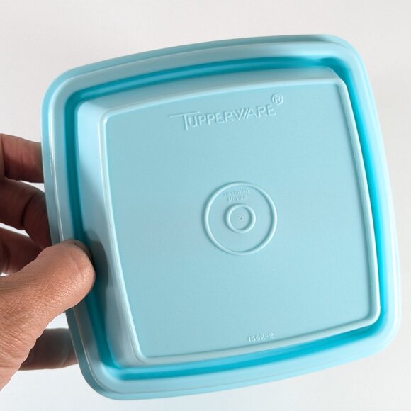 TUPPERWARE Pick A Deli Large Aqua Blue pickle keeper - Picture 8 of 13